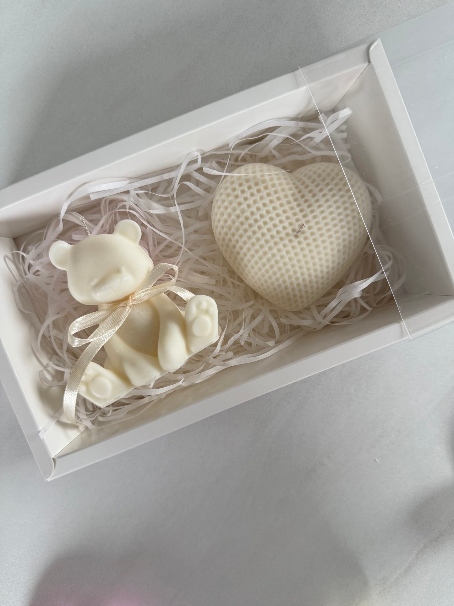 Bear & Textured Heart Candle Set – Valentine’s Collection Gift Box