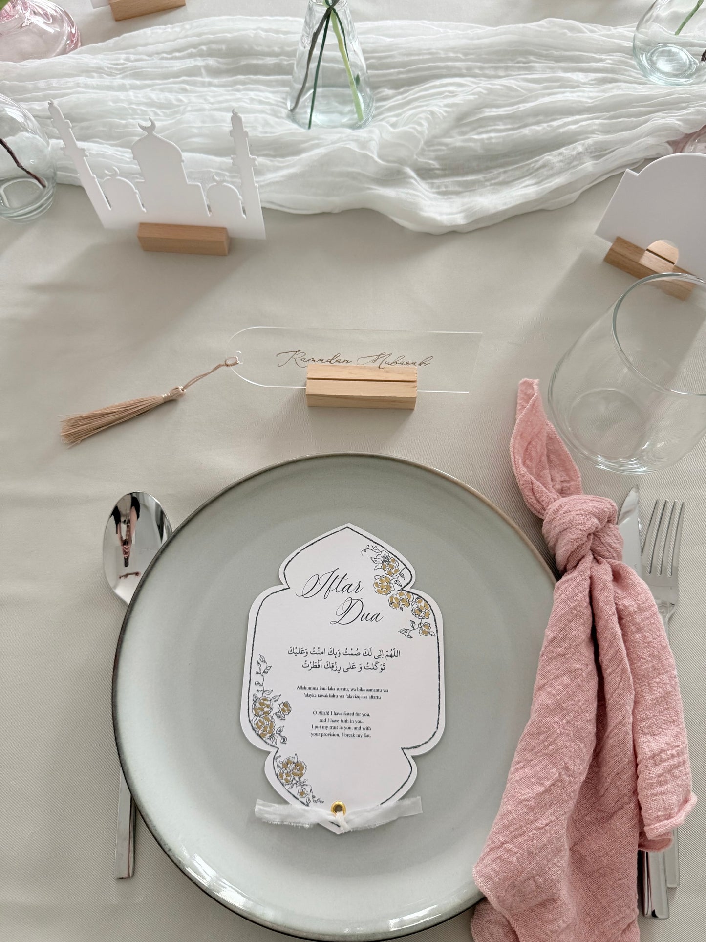 Ramadan tablecards with roses and gold details
