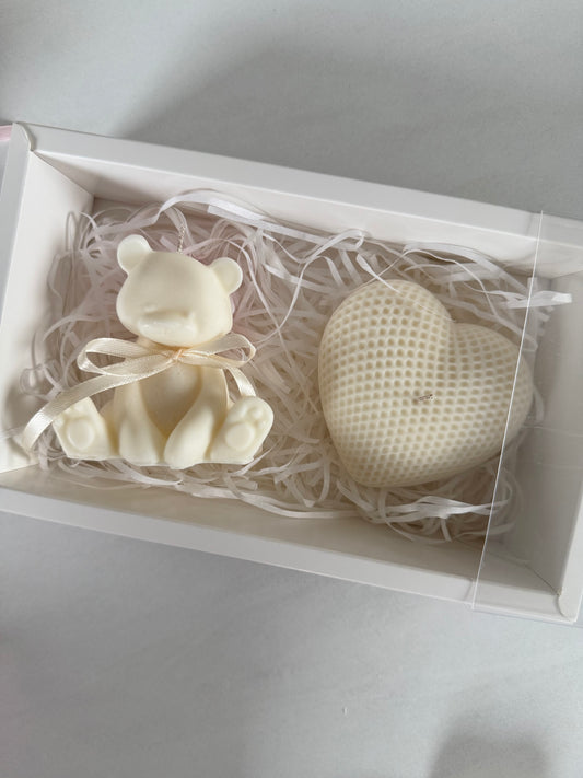 Bear & Textured Heart Candle Set – Valentine’s Collection Gift Box